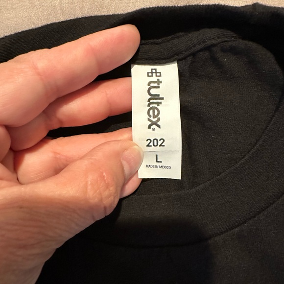 AEW All Elite Wrestling “FORGED IN COMBAT” Men’s Shirt - Picture 6 of 10